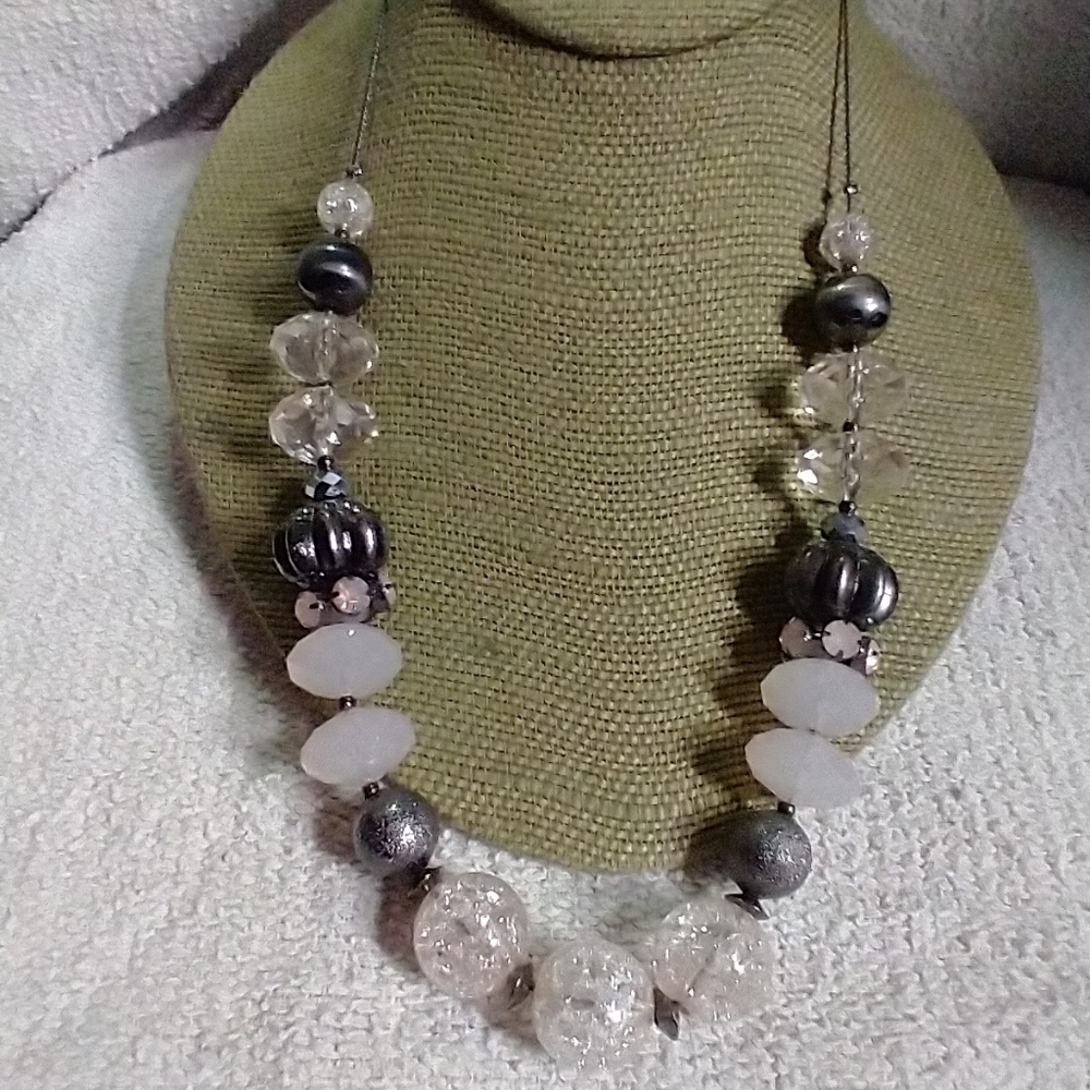 NY gunmetal tone chain Pink beaded crackle faceted rhinestone necklace